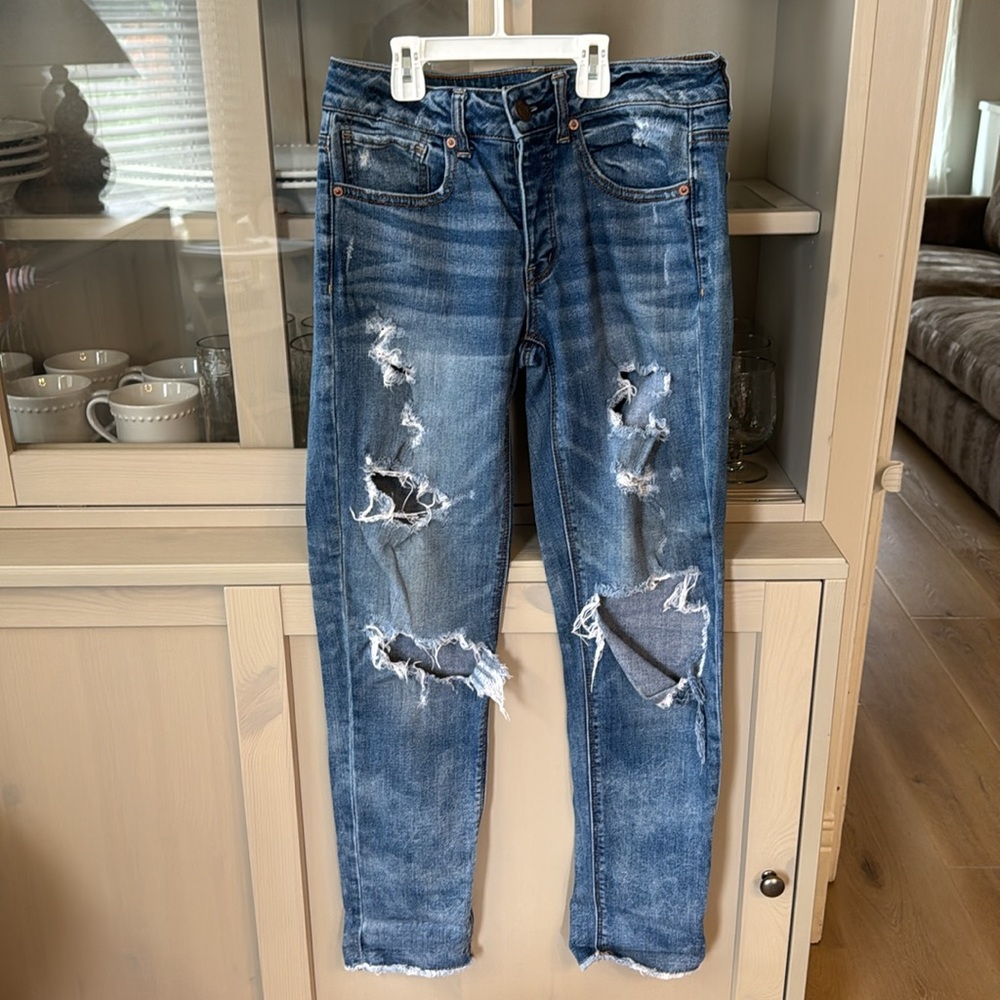American Eagle Tomgirl distressed jeans. Size 2 regular